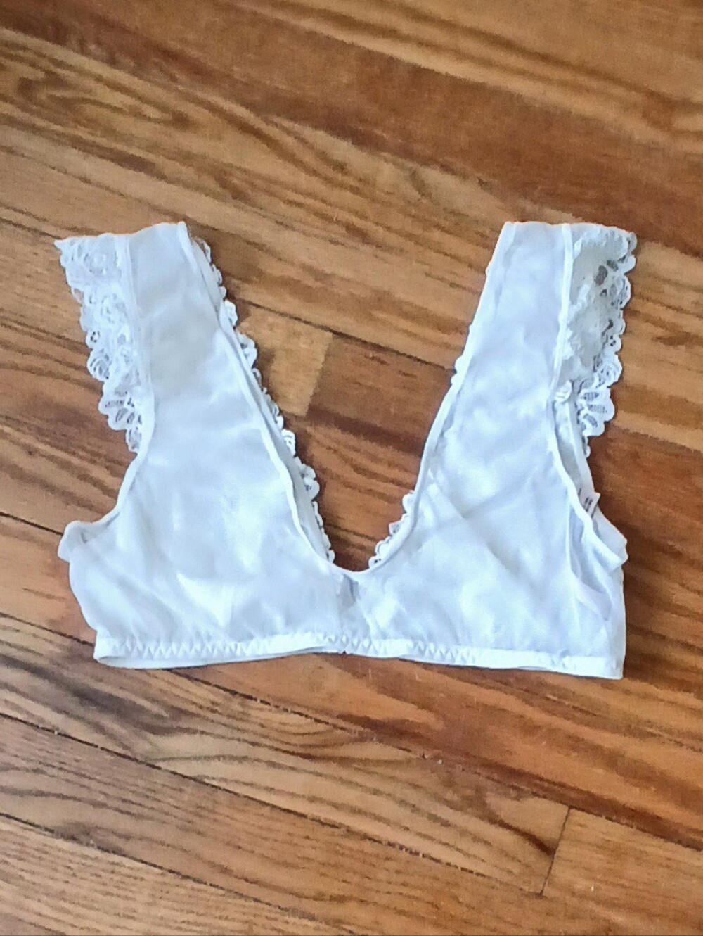 Victoria's Secret  Lace V-Neck Bralette - Picture 4 of 7